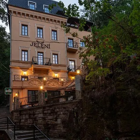 Jeleni Aparthotel *