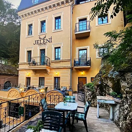 Jeleni *